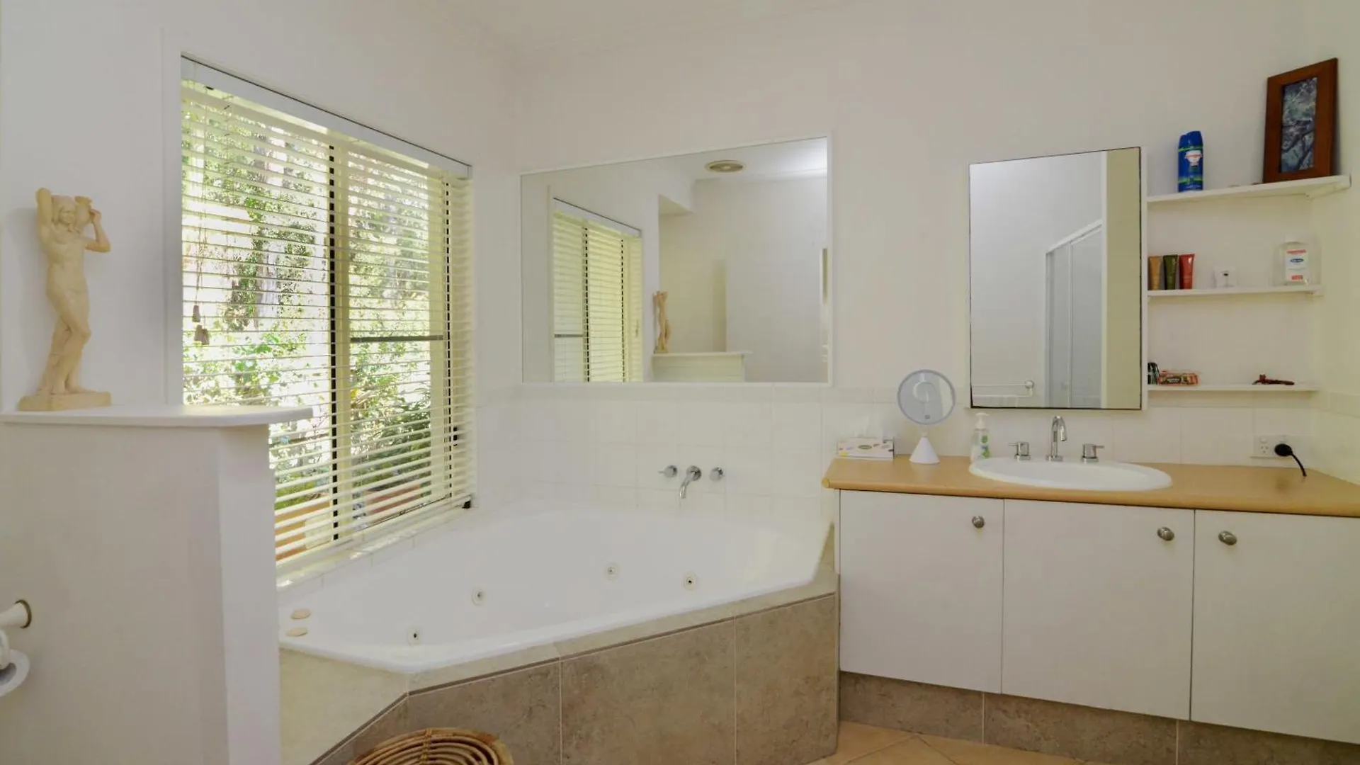 Howie'S Place Noosa Noosaville Homestay